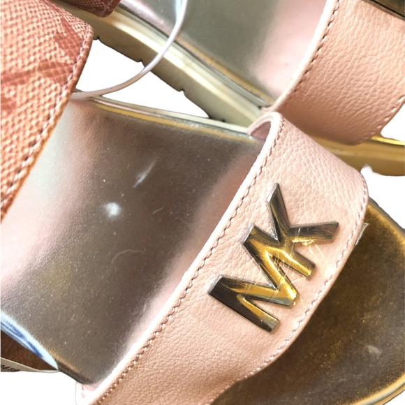 Michael Kors 5 Gwendolyn Sandals Monogram HTF Hard to Find Kids Pink White - Picture 4 of 4